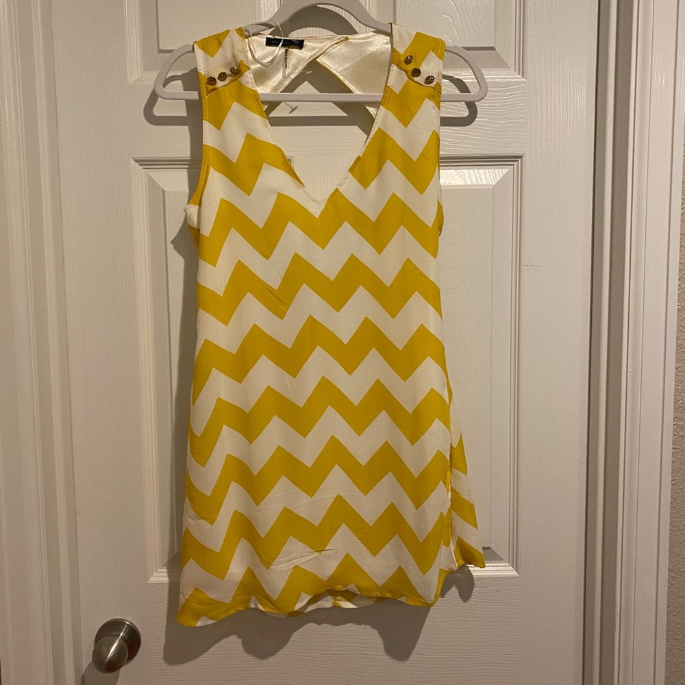 White & yellow chevron shift dress